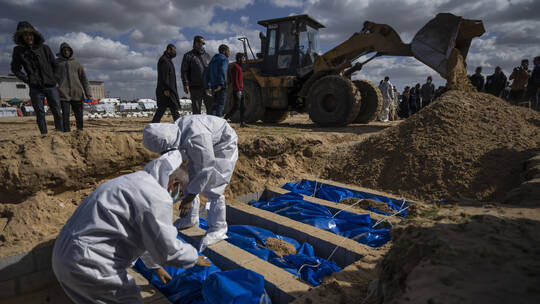 العثور على جثامين 30 فلسطينيا بمدارس بيت لاهيا مكبلي الأيدي ومعصوبي الأعين