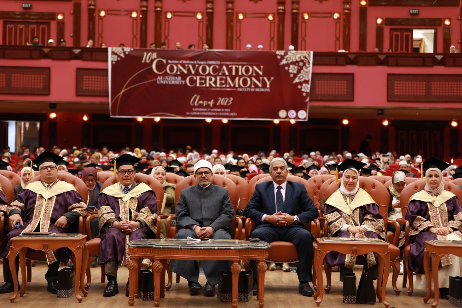 رئيس جامعة الازهر يشهد تخريج دفعة جديدة