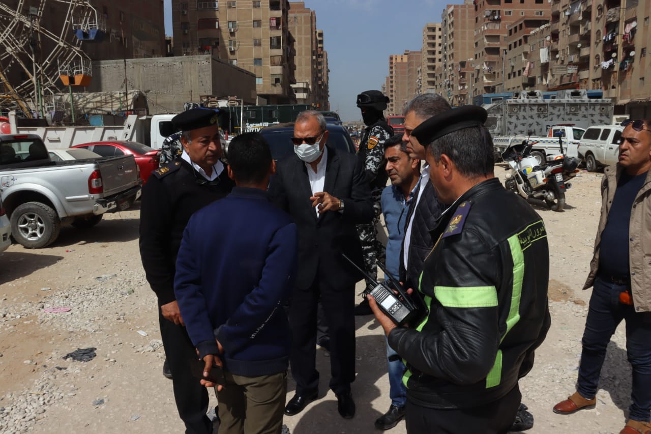 محافظ القليوبية يتابع إزالة برج مخالف بشارع أحمد عرابي