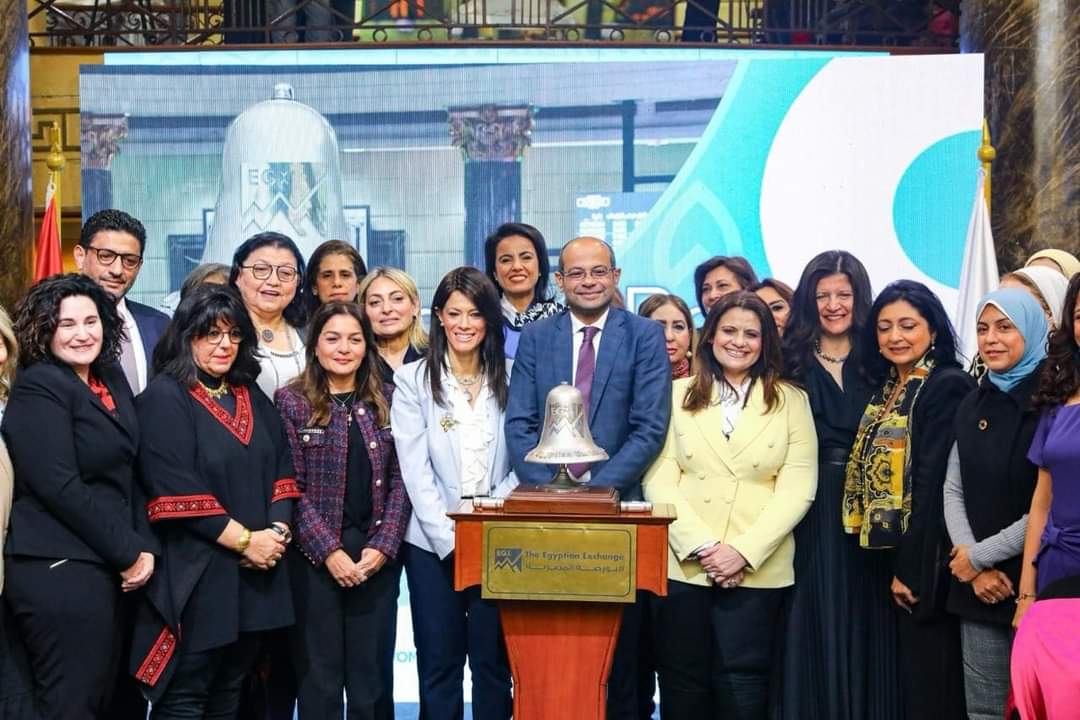 "احتفالًا باليوم العالمي للمرأة"وزيرة التعاون الدولي تُشارك في قرع جرس البورصة المصرية